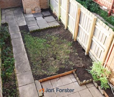 2 Bedroom House - Terraced - Photo 2