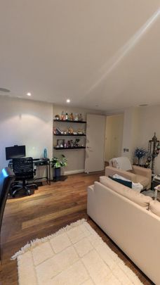 1 bedroom in a flat share to rent - Photo 1