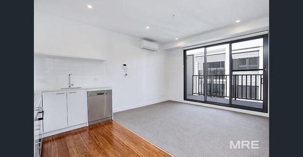 Modern living with a quiet location - Photo 1