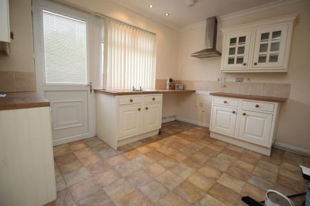 3 bedroom semi-detached house to rent - Photo 5
