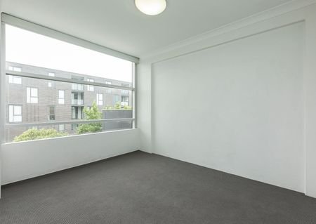 Sophisticated and Stylish Two Bedroom Apartment - Photo 3