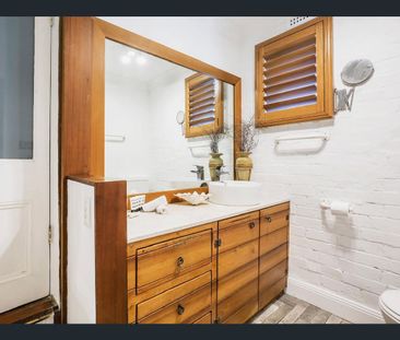 CONTEMPORARY THREE BEDROOM TERRACE HOUSE IN PRIME LOCATION - Photo 5