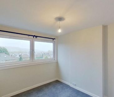 4 bedroom end of terrace house to rent - Photo 3