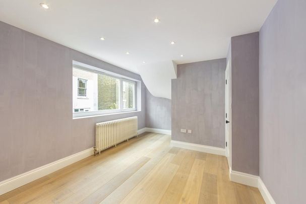 3 bedroom mews to rent - Photo 1