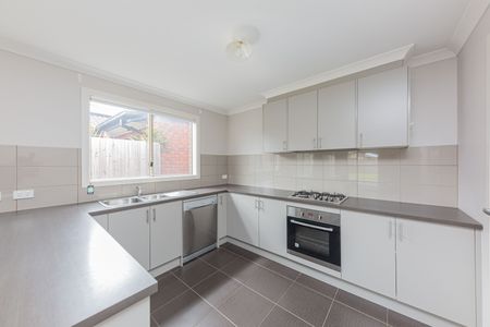 Modern & Stylish Four bedroom property in "Edenbrook", Pakenham - Photo 2