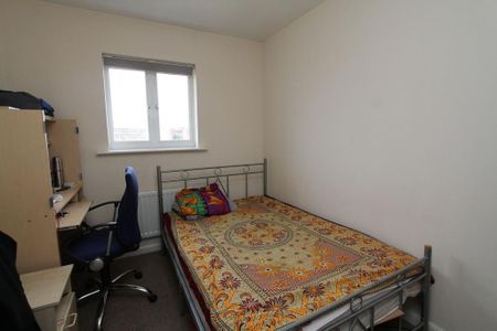 4 bedroom terraced house to rent - Photo 2