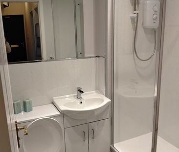 1 Bed Flat, Cathcart, G44 - Photo 6