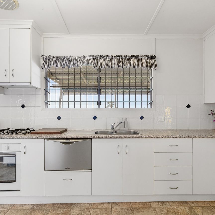 Elevated Family Home with Expansive Deck in Mansfield School Catchment - Photo 1