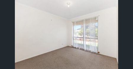 Spacious 4-Bedroom Family Home with Ducted Air Conditioning & Large Backyard - Photo 4