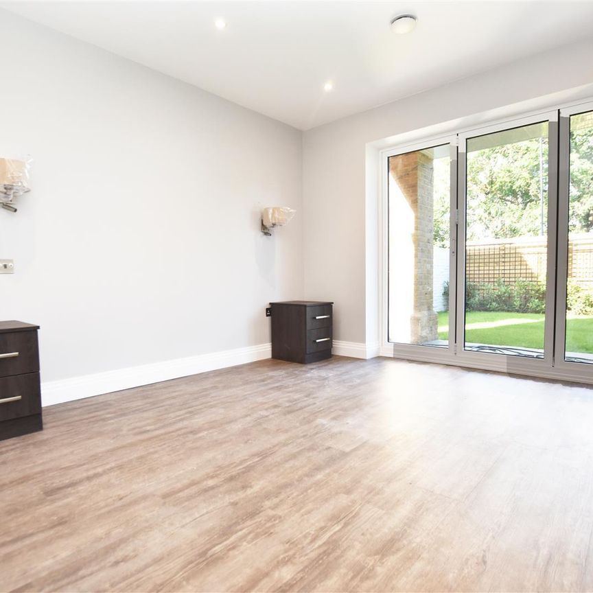 Wood Lane, Isleworth, Middlesex, TW7 - Photo 1