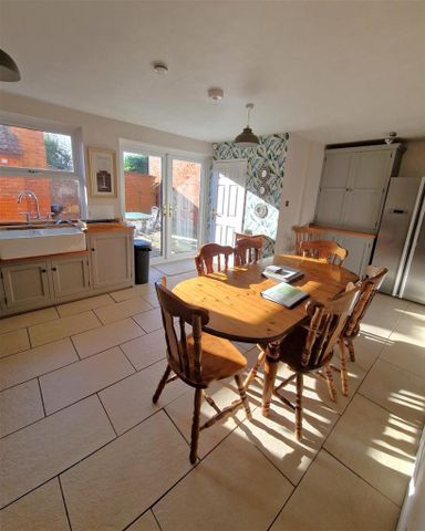 5 bedroom detached house to rent - Photo 5