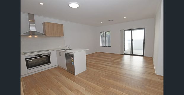 BRAND NEW IDEALLY LOCATED STUNNING VILLA - Photo 1