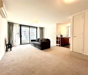 1609/668 Bourke Street - Photo 1