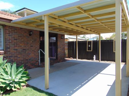 Renovated Lowset 2 Bedroom Unit! - Photo 3