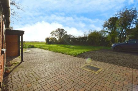 3 bedroom semi-detached house to rent - Photo 5