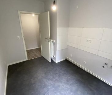 @%§4@%§4@%§4 Renovierte 3-Raumwohnung im ersten Obergeschoss mit Ba... - Foto 1