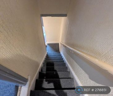 2 bedroom end of terrace house to rent - Photo 2