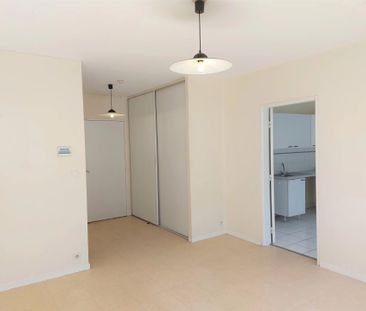 À LOUER – appartement type 2 avec parking dans le centre de TOURS •... - Photo 6