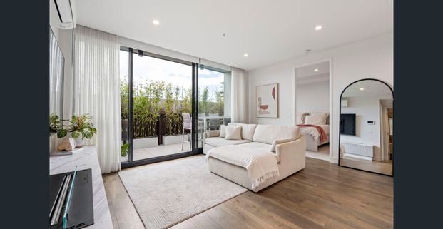 Luxury, Lifestyle, Location - Photo 1