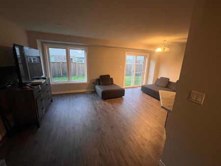 For Lease - 8 Cittadella Boulevard, Hamilton, Ontario - Photo 3