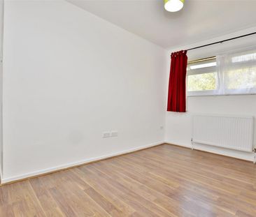 Webb Gardens, Plaistow, London, E13 8SR - Photo 2