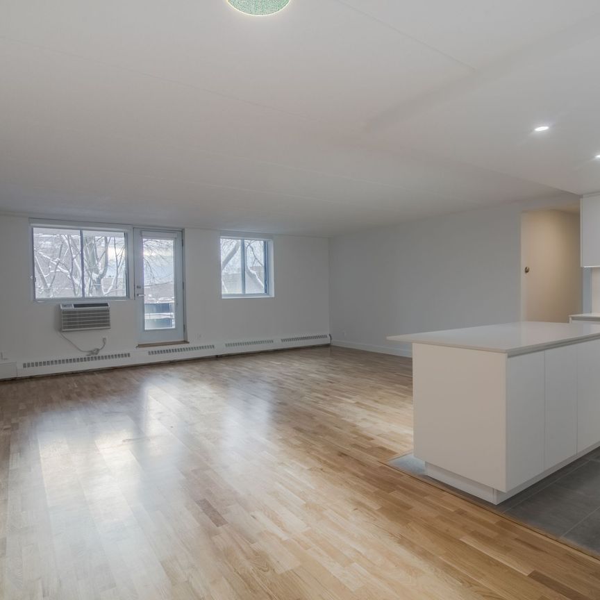 4800 Maisonneuve Blvd W - Photo 1