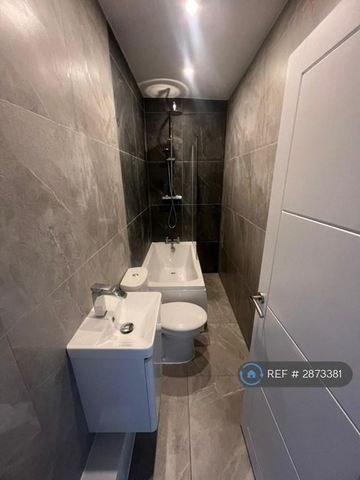 4 bedroom end of terrace house to rent - Photo 5