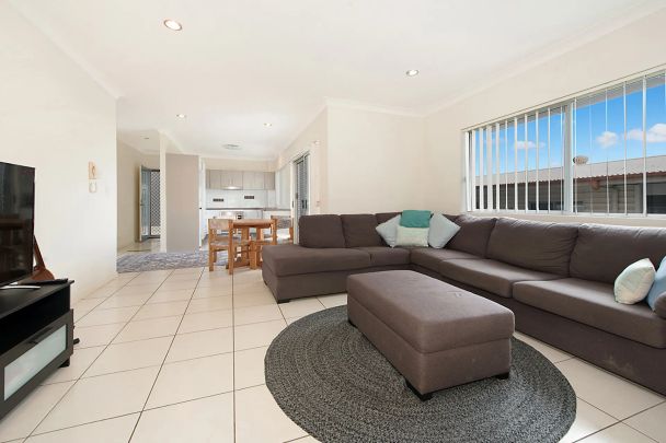 3 Bedroom Unit Clontarf just 350 metres to the water Contact Julie Sykes 0438 050 110 Weekly rent will increase to $ on 2/11/2026 - Photo 1