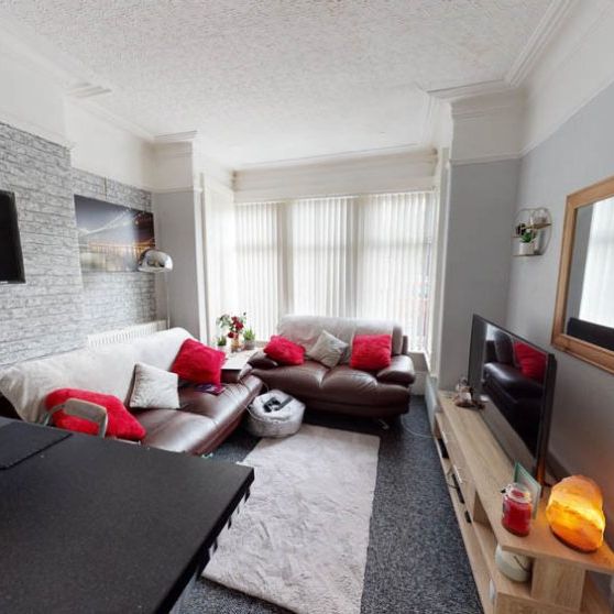 Flat 1 83 Headingley Mount, Leeds, LS6 3EL - Photo 1