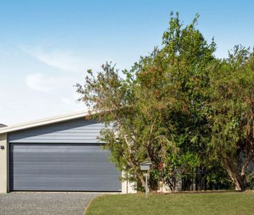 Modern Four Bedroom Family Home with Additional Lounge Area - Photo 5