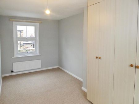 2 bedroom end of terrace house to rent - Photo 4