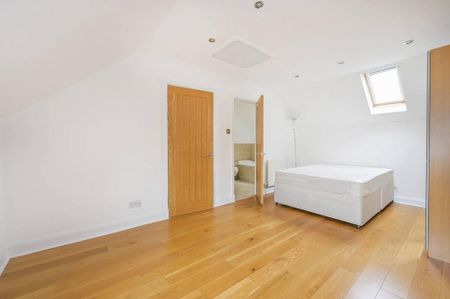 3 bedroom flat to rent - Photo 5