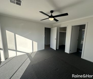 Spacious 3-Bedroom Home in Sought-After Evanston South - Photo 3