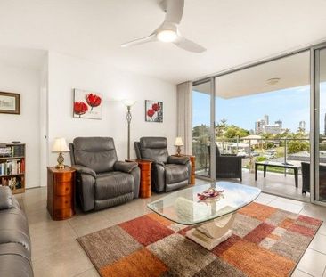 Available 19 December - Photo 3