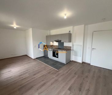 F 1 avec terrasse et 2 parkings - Photo 4