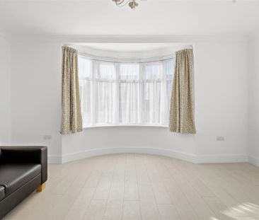 2 Bedroom Flat - Photo 2