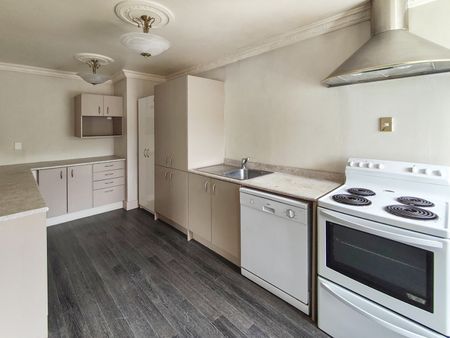 Naenae Living - Photo 4