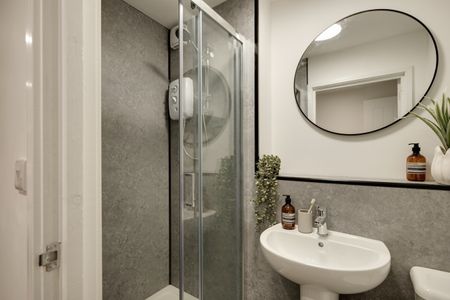 6 Bed Flat, Gloucester Road North, BS34 - Photo 5