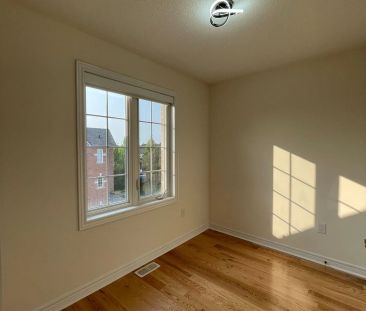 Condo Townhouse For Lease | N9255946 - Photo 6