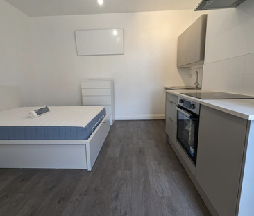 1 bedroom in a flat share to rent - Photo 3