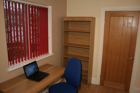 Room in a Shared House, The Headlands, CV5 - Photo 4