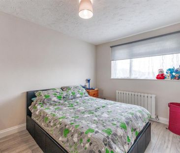 3 bedroom end of terrace house to rent - Photo 3