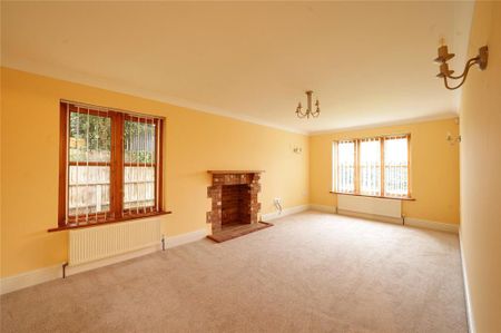 5 bedroom detached house to rent - Photo 2