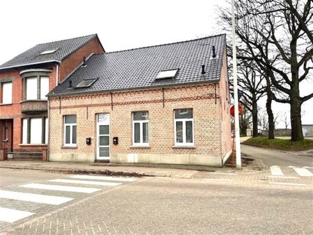 Charmante woning met 2 slaapkamers, terras/tuintje en autostaanplaats op toplocatie! - Photo 2