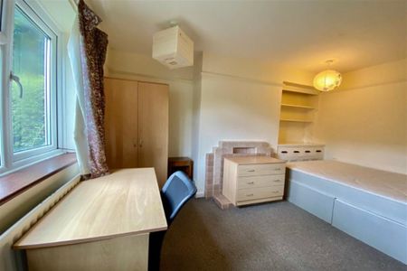 4 bedroom terraced house to rent - Photo 3