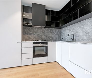 Setting the bar for luxury in South Melbourne - Photo 2