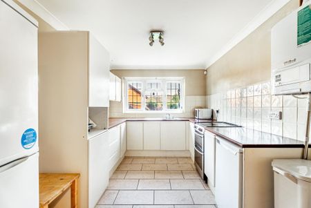 4 bedroom detached house to rent - Photo 3