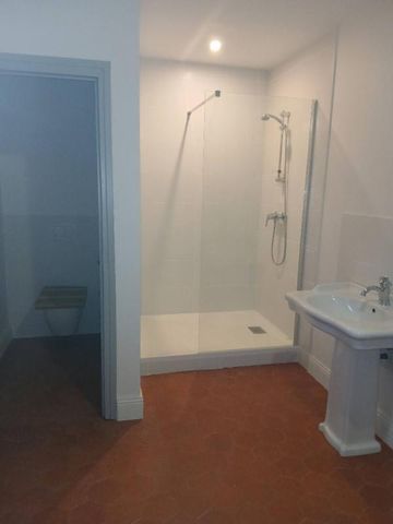 Location Maison 10 pièces 345m² BEZIERS 34500 - Photo 4