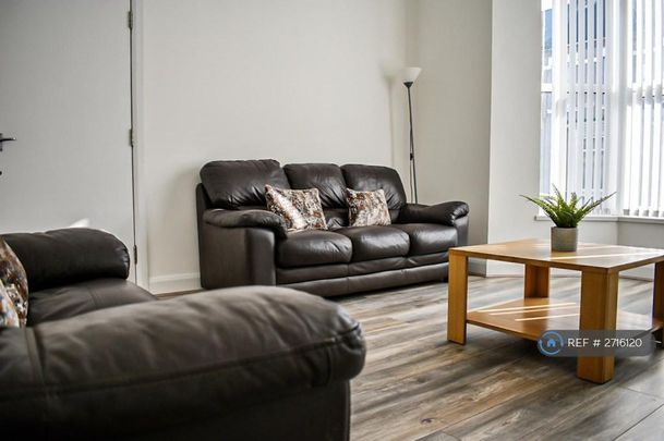 1 bedroom in a house share to rent - Photo 1