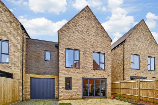 4 bedroom end of terrace house to rent - Photo 1